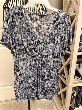 Daisy Fuentes Black & White Speckled Twist-Front V-Neck blouse